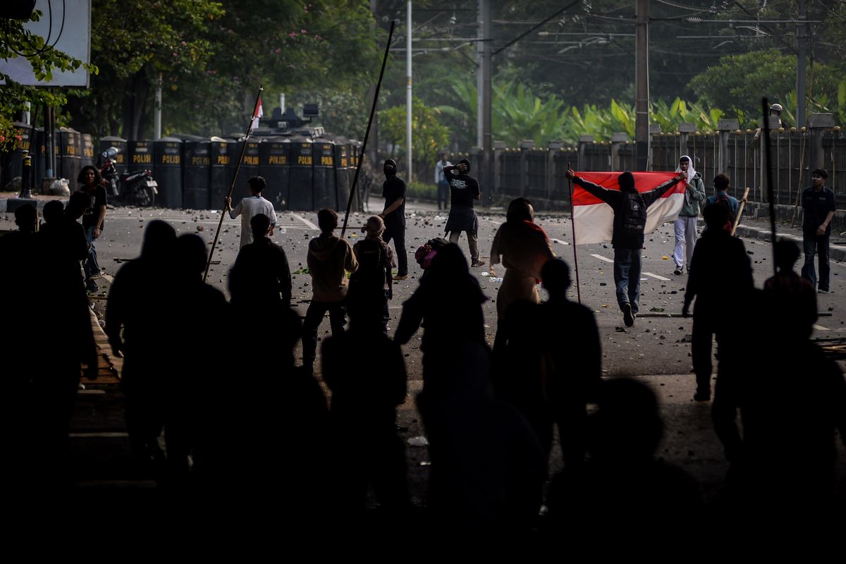 Kericuhan Demo 25 Agustus: Motor Dibakar hingga Pos Polisi Dirusak